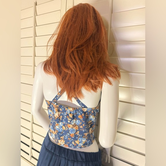 ✨5/$15 Windsor Blue Flower Crop Top with Front Zipper - Picture 2 of 4